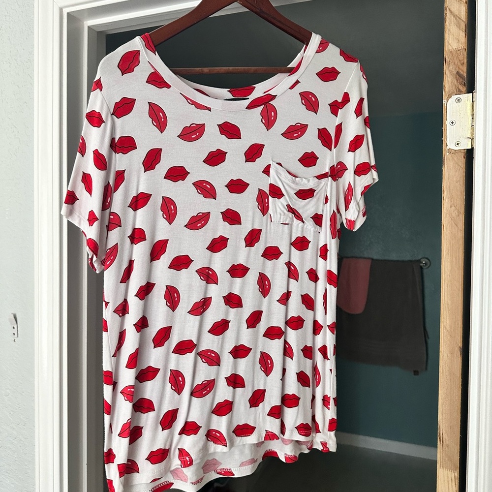Lip print shirt